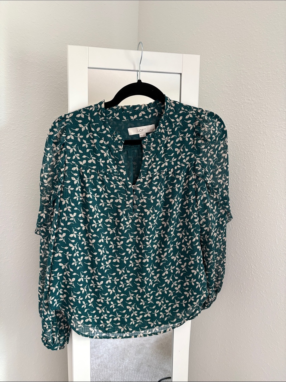 LOFT Teal Green Leaf-Print Split V-Neck Blouse